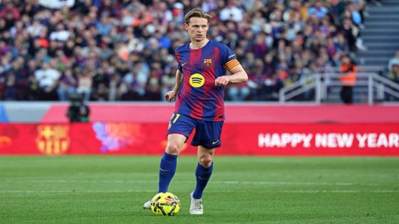 صدمة في برشلونة.. إصابة دي يونج وغيابه عن ربع نهائي دوري الأبطال