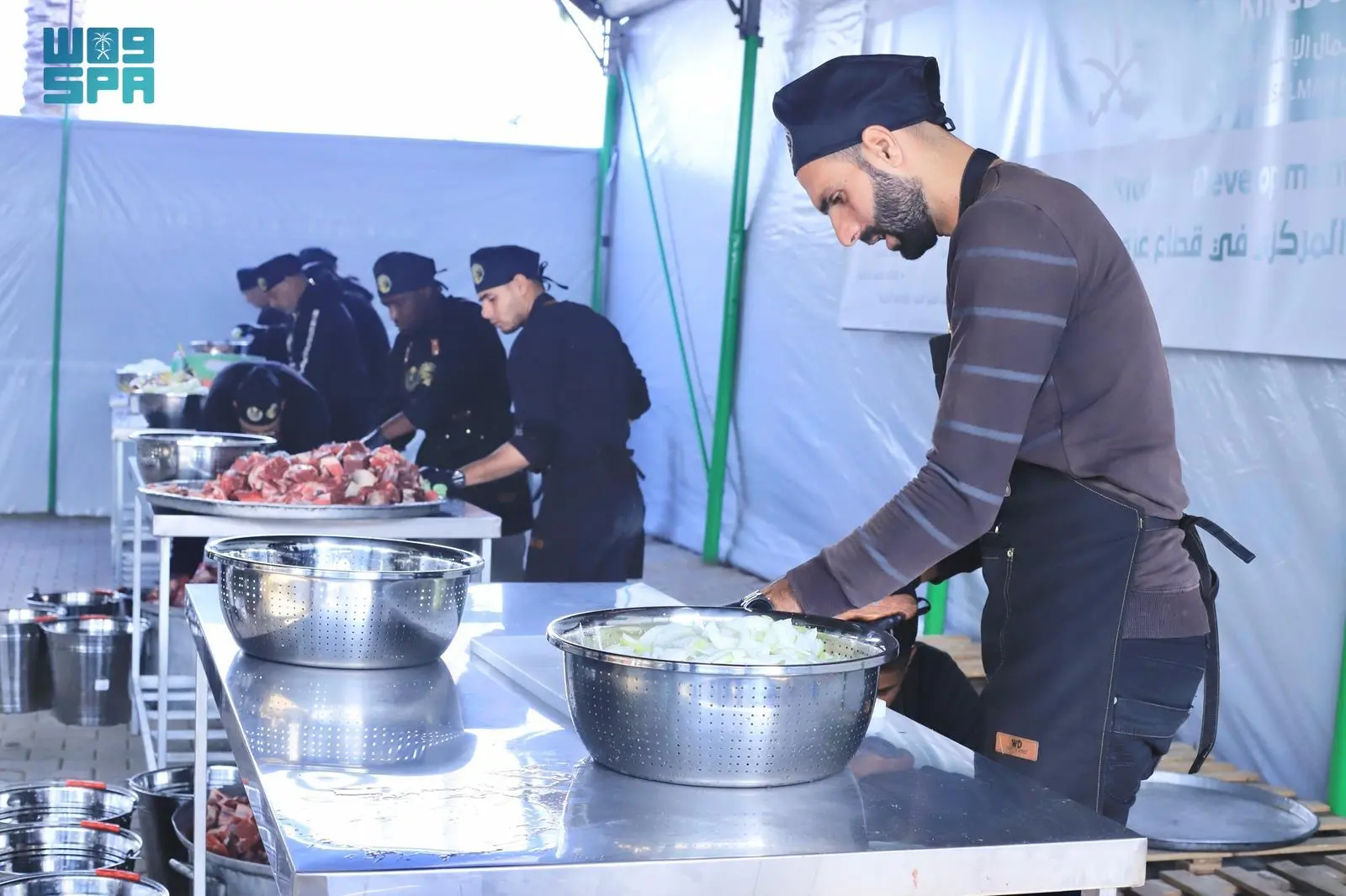 غزة: مركز الملك سلمان يدشن مطبخاً مركزياً لإنتاج 3.6 مليون وجبة