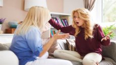 من "مربي" إلى "مستشار".. 5 نصائح لبناء علاقة قوية مع أبنائك الشباب